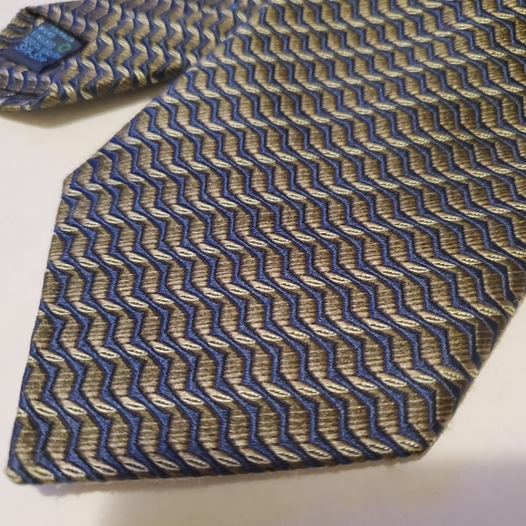 Gianfranco Valentino Wave Print Silk Tie - Picture 2 of 4